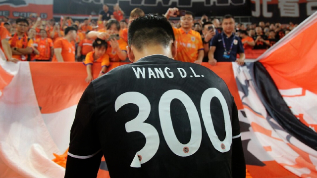  尼斯中场大师达成三百场里程碑 获定制纪念球衣  